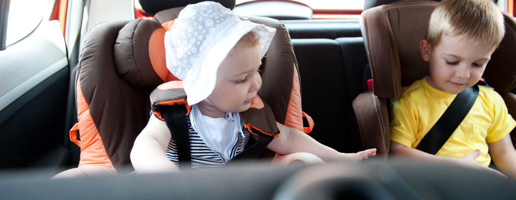 Beschäftigungsideen & Reisespiele: Kinder im Auto