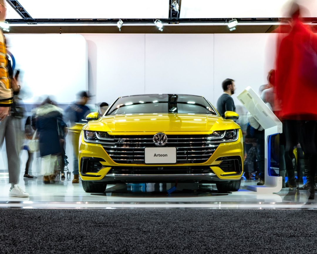 VW Arteon in gelb