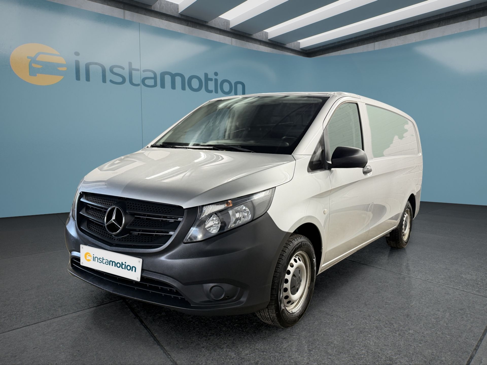 Mercedes Vito vorne